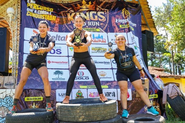 A m&eacute;dica oftalmologista e atleta caarapoense Larissa Iluska Machado, no p&oacute;dio em 1&ordm; lugar
