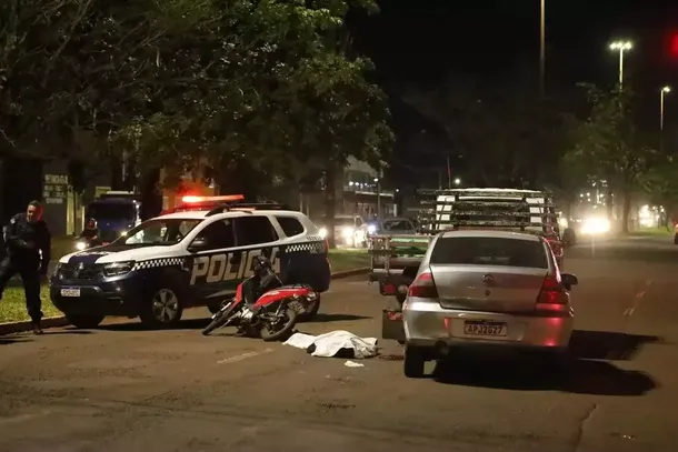 Acidente fatal entre tr&ecirc;s ve&iacute;culos na Avenida Gunter Hans, pr&oacute;ximo ao cruzamento com a Rua Ministro Jo&atilde;o Alberto (Foto: Paulo Francis)