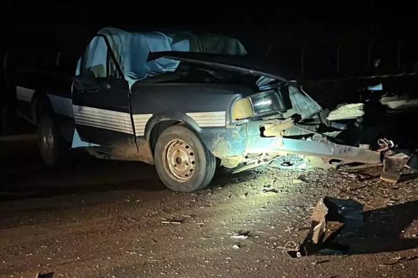 Um dos carros envolvidos no acidente (Foto: Direto das Ruas)