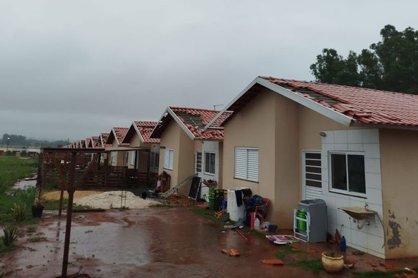Casas destelhadas no Residencial Dr. Quinto Di Domenico