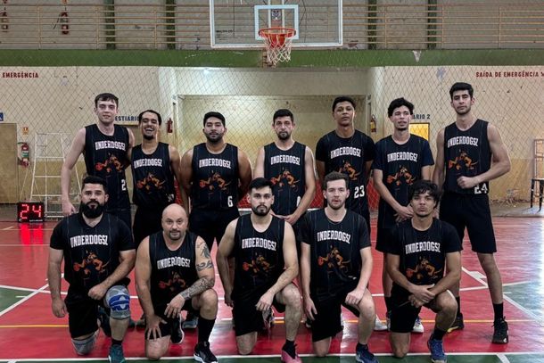 Equipe Underdogz de Caarap&oacute;, finalista da 2&ordf; Ta&ccedil;a Professor Eg&iacute;dio Fernandes de Basquetebol.