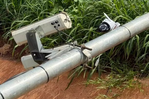 Equipamento de fiscaliza&ccedil;&atilde;o de velocidade rec&eacute;m-instalado foi depredado pela quarta vez seguida. (Foto: Prefeitura de Deod&aacute;polis)