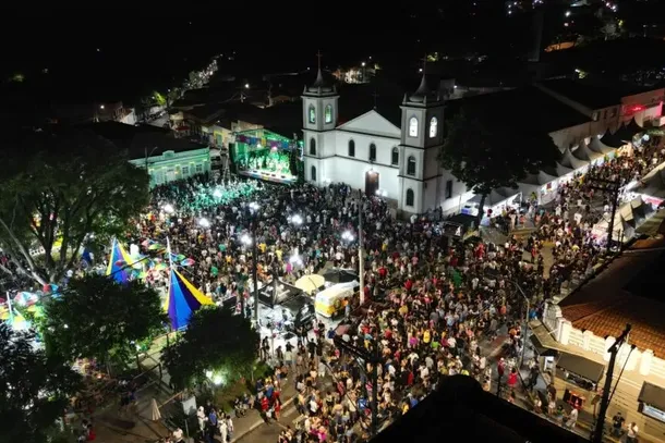 Carnaval na Pra&ccedil;a Comendador Martins em 2024 