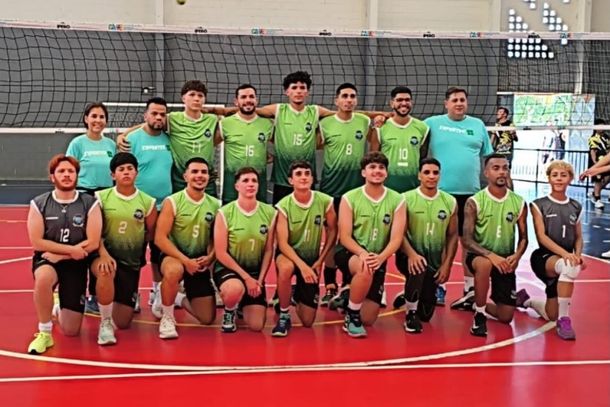 A equipe masculina adulta de v&ocirc;lei de Cabre&uacute;va come&ccedil;ou a temporada 2026 mostrando muita ra&ccedil;a 