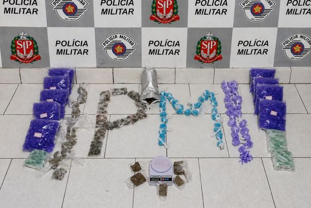 Casa do tr&aacute;fico &eacute; descoberta com grande arsenal de drogas no Novo Bonfim