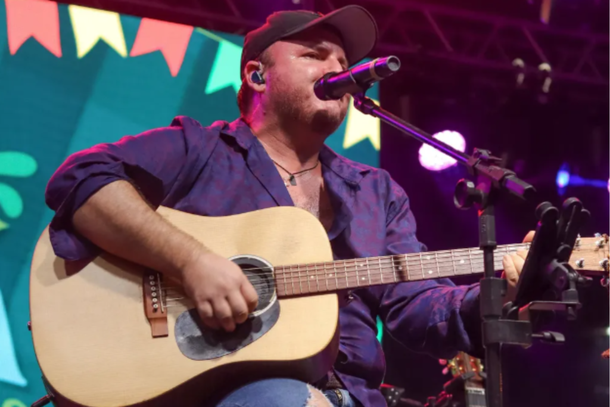 Tch&ecirc; do Peixe da Peratello traz Tch&ecirc;Night de volta com Fredy Oliveira