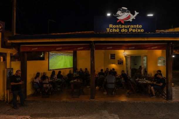  Tel&atilde;o, Heineken e show no 1&deg; jogo do Brasil no Tch&ecirc; do Peixe da Peratello