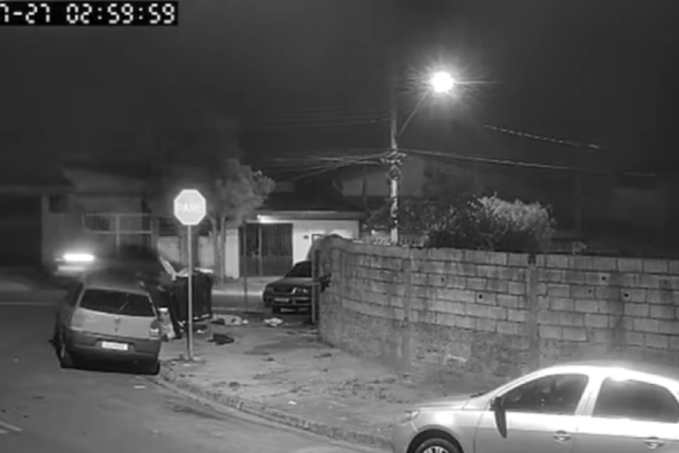 Motorista bate em carro e foge nesta madrugada no bairro Colina (Veja v&iacute;deo)