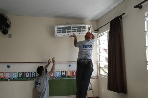 Os climatizadores j&aacute; foram instalados nas escolas da rede estadual &ndash; Imagem: Secom