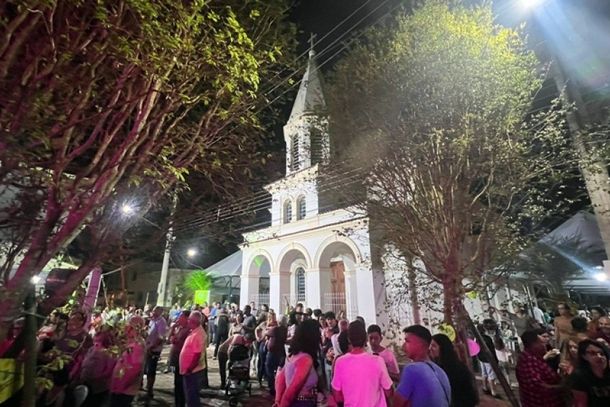 Festival da Jabuticaba na Pra&ccedil;a do Ros&aacute;rio surpreende comerciantes
