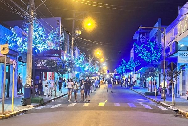 Natal em Casa Branca tem shows, food trucks e chegada do PapaI Noel
