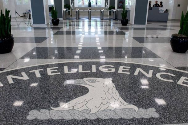 Brasileiro publica sonho e enfrenta amea&ccedil;as da CIA e FBI