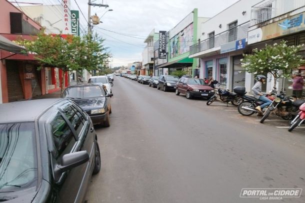 Rua Coronel Jos&eacute; J&uacute;lio, a Rua da Esta&ccedil;&atilde;o, em Casa Branca
