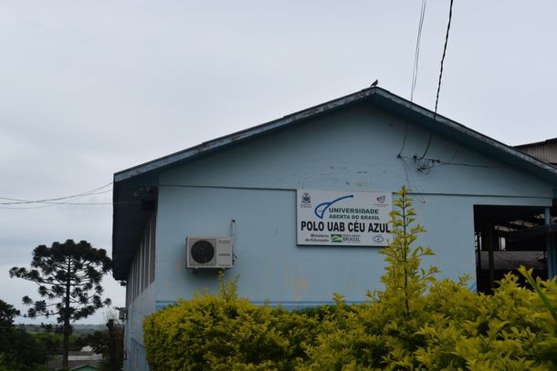 Universidade Aberta do Brasil localizada anexo a Escola Le&ocirc;ncio Correia - Rua Professor Daniel Muraro 958 