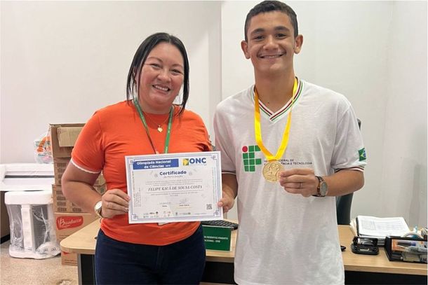 Professora Rivania Lira e Felipe Kau&atilde;