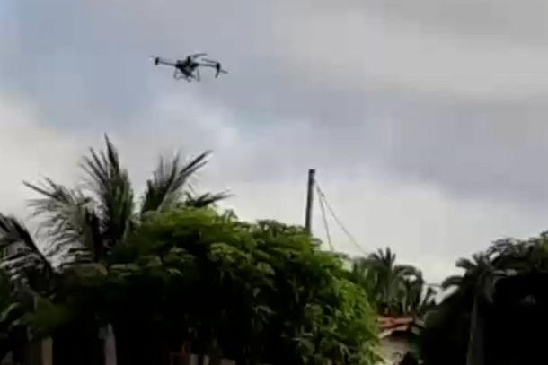 Pulveriza&ccedil;&atilde;o de agrot&oacute;xicos sobre casas com uso de drone