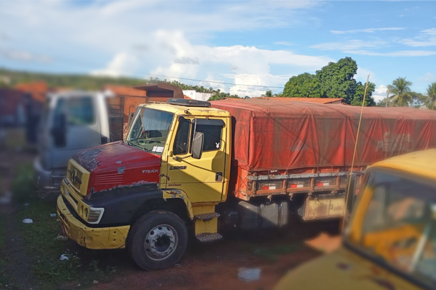 Caminh&atilde;o bloqueado pela Justi&ccedil;a do Trabalho