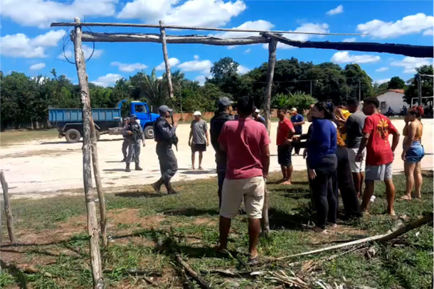 Manifesta&ccedil;&atilde;o contra inicio de obra em Buriti 