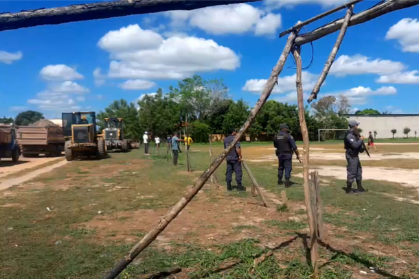 Manifesta&ccedil;&atilde;o contra inicio de obra em Buriti 