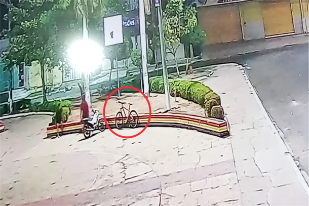 Bicicleta e caixa de som furtadas no centro da cidade