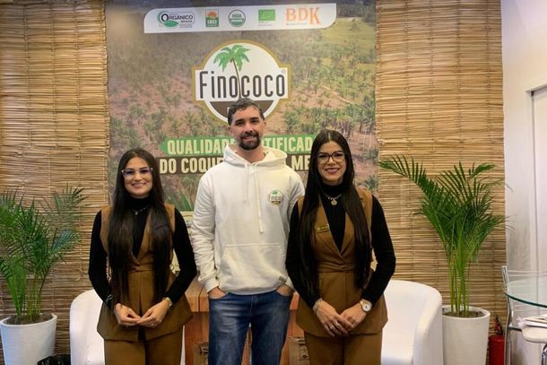 J&eacute;ssica Lany, Pedro Alves e Eva Correia no Estande da Finococo na Bio Brazil&nbsp;Fair&nbsp;2025
