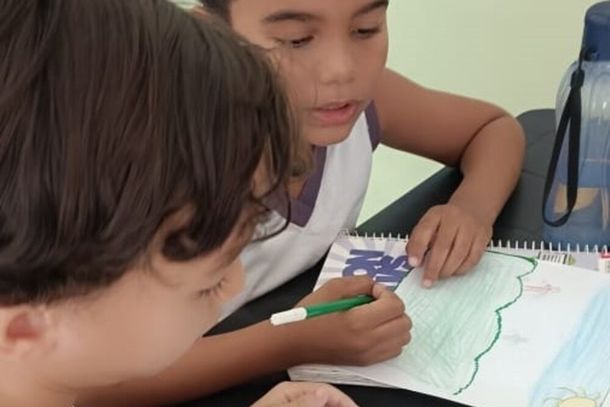 Os pequenos escritores est&atilde;o elaborando suas pr&oacute;prias obras ilustradas