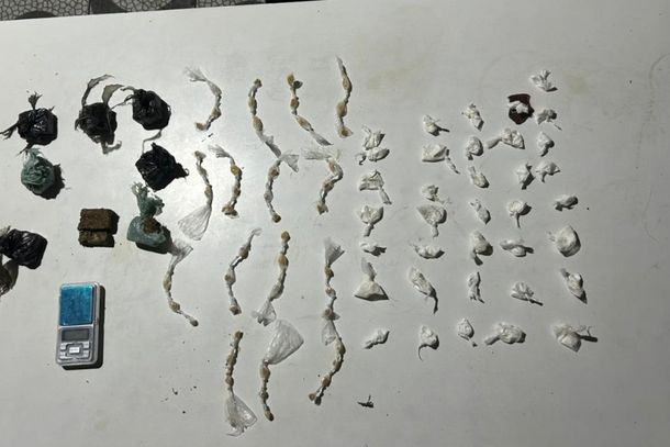 PM apreende dezenas de papelotes com drogas durante a&ccedil;&atilde;o na Vila do Conde