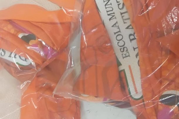 Uniformes escolares s&atilde;o esquecidos em panificadora no centro de Conde