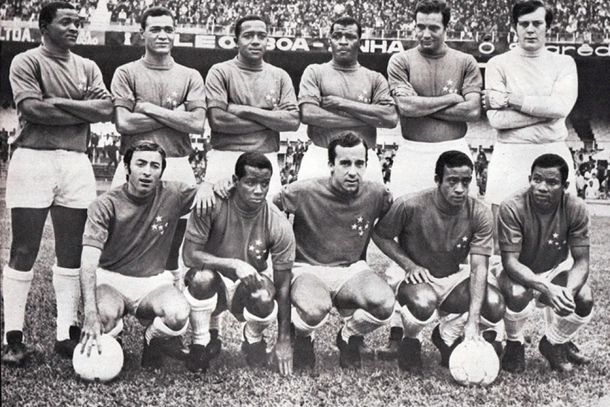 Em p&eacute;, da esquerda para a direita: Z&eacute; Carlos, Neco, Darci, Pedro Paulo, Proc&oacute;pio e Raul. Agachados: Natal, Evaldo, Tost&atilde;o, Dirceu Lopes e Rodrigues