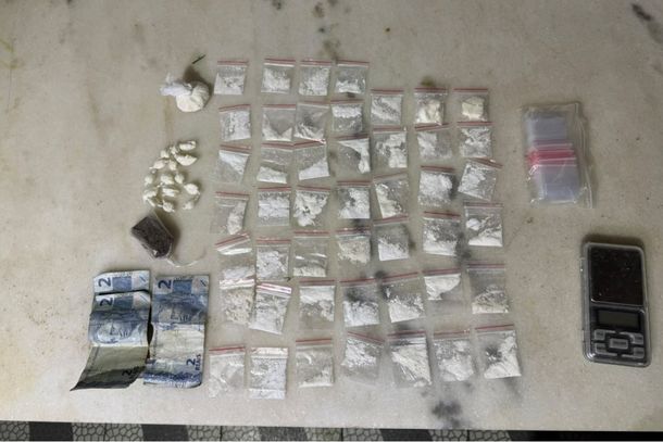 Suspeito &eacute; detido e drogas s&atilde;o apreendidas em S&iacute;tio do Conde