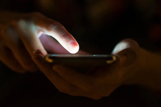 Morador do Cob&oacute; tem celular invadido ap&oacute;s golpe e fam&iacute;lia alerta popula&ccedil;&atilde;o de Conde