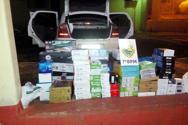 Todos os materiais apreendidas n&atilde;o possu&iacute;am notas fiscais, e de acordo com os indiv&iacute;duos abordados estes objetos seriam oriundos do Paraguai. 