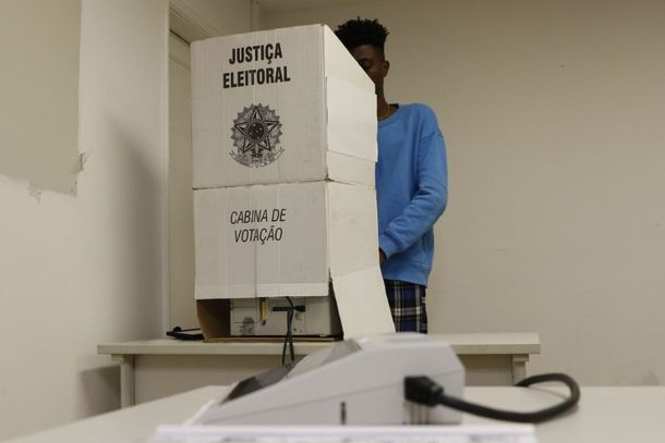 O eleitor que deixou de votar ontem poder&aacute; votar no dia 30, desde que o t&iacute;tulo de eleitor esteja regularizado