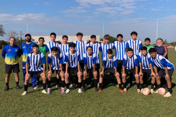 Garotos de Cruzeiro mostram ra&ccedil;a durante partida contra Rondon na Copa Amenorte Sub-15.