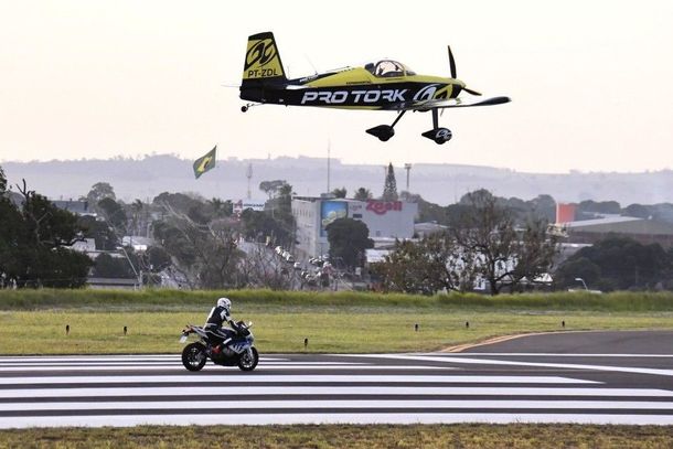 O c&eacute;u de Umuarama ser&aacute; palco do 2&ordm; Air Show, com acrobacias e atra&ccedil;&otilde;es para toda a fam&iacute;lia.