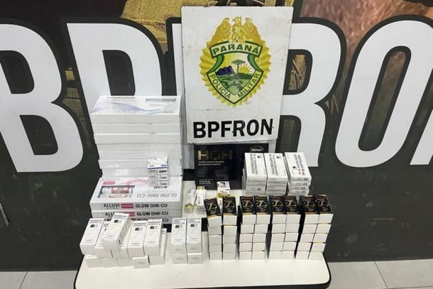 Carga de medicamentos contrabandeados foi apreendida pela pol&iacute;cia durante abordagem na PR-323, em Umuarama.