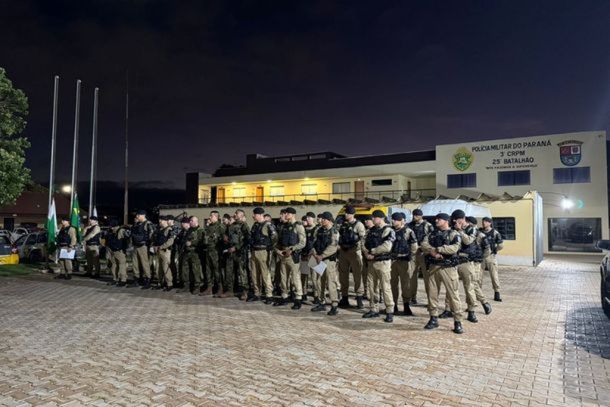 Equipes da Pol&iacute;cia Militar, Pol&iacute;cia Penal e Minist&eacute;rio P&uacute;blico durante cumprimento de mandados na Opera&ccedil;&atilde;o Dom Pedro, em Umuarama.