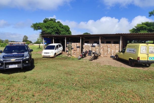 Carga milion&aacute;ria de cigarros contrabandeados &eacute; apreendida em opera&ccedil;&atilde;o conjunta na zona rural de Alt&ocirc;nia.