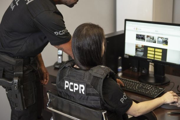 Pol&iacute;cia alerta: crimes virtuais contra mulheres est&atilde;o em alta; denunciar &eacute; essencial para combater abusos online.