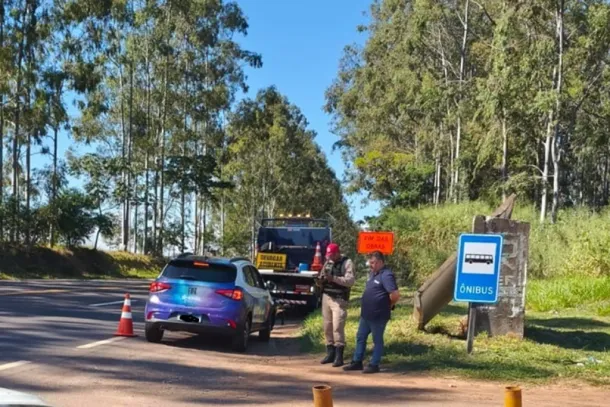 Acidente entre Fiat Argo e Fiat Uno deixou um motorista ferido na PR-323, em Umuarama.