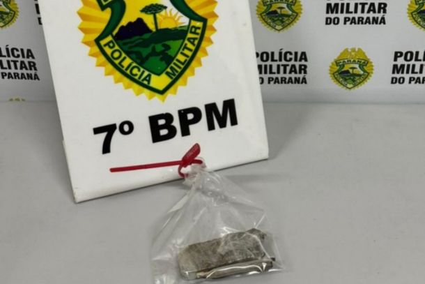 Maconha e cigarro parcialmente consumido foram apreendidos durante opera&ccedil;&atilde;o da PM em Cruzeiro do Oeste.