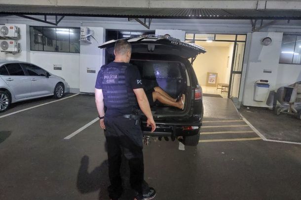 Pol&iacute;cia Civil realizou a Opera&ccedil;&atilde;o Tridente em Umuarama e prendeu dois suspeitos ligados ao tr&aacute;fico de drogas.