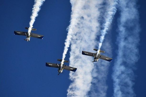 Acrobacias, emo&ccedil;&atilde;o e c&eacute;u tomado por aeronaves marcaram o AirShow 2026 em Umuarama.