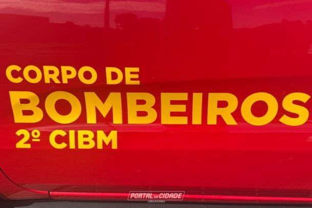 Inc&ecirc;ndio de grandes propor&ccedil;&otilde;es destruiu tr&ecirc;s estabelecimentos comerciais no centro de Maria Helena durante a madrugada.