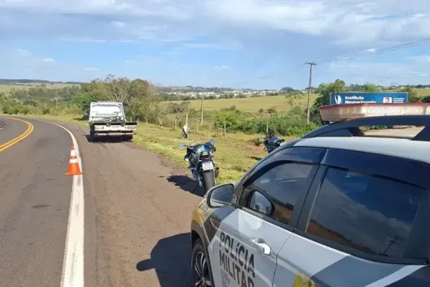 Equipe de resgate atende motociclista ap&oacute;s queda de moto de alta cilindrada na PR-323, no trecho entre Umuarama e Cruzeiro do Oeste.