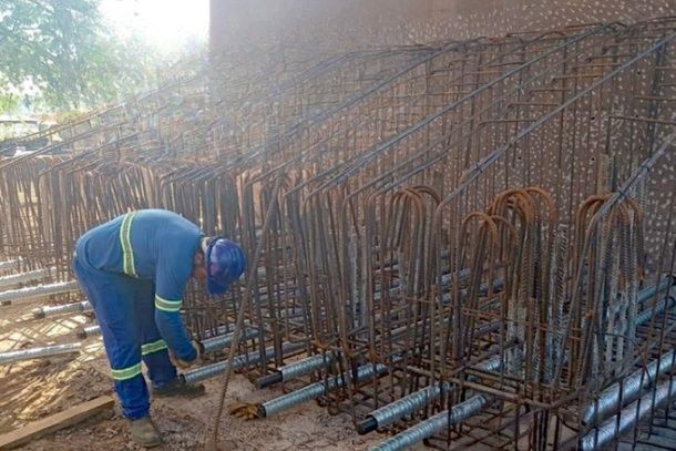 Ponte sobre o Rio Piquiri passa por recupera&ccedil;&atilde;o estrutural; travessia segue sendo realizada por balsas 24 horas por dia.