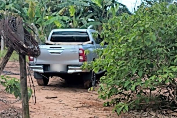 Toyota Hilux furtada nas proximidades do Norospar foi localizada pela Pol&iacute;cia Militar em uma propriedade rural.