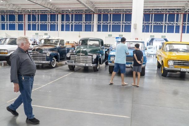Shows, exposi&ccedil;&otilde;es, carros antigos e atra&ccedil;&otilde;es para toda a fam&iacute;lia movimentam a comemora&ccedil;&atilde;o dos 71 anos de Umuarama neste fim de semana.