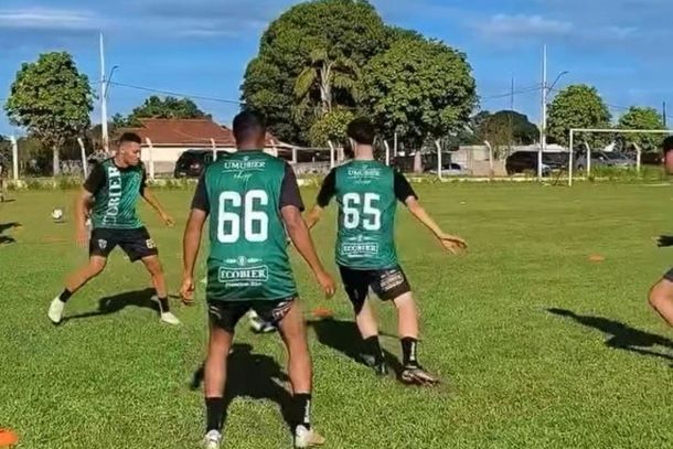 &Eacute; neste domingo! A Alian&ccedil;a Esportiva Cruzeiro estreia na Liga Amadora Mour&atilde;oense contra o Ivat&eacute; E.C., &agrave;s 15h45, no Est&aacute;dio Municipal. A entrada &eacute; 1 kg de alimento n&atilde;o perec&iacute;vel. Esporte, solidariedade e o retorno do futebol amador em Cruzeiro do Oeste em um s&oacute; evento.