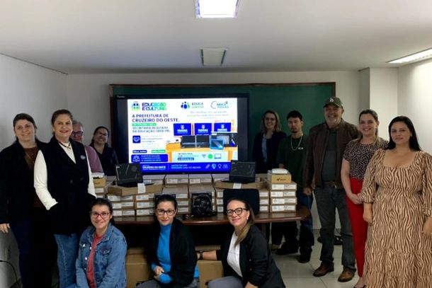 A Secretaria Municipal de Educa&ccedil;&atilde;o recebeu 60 Chromebooks por meio do programa Educa Juntos / Indica Paran&aacute; e confirmou a ades&atilde;o de Cruzeiro do Oeste &agrave; rob&oacute;tica educacional.